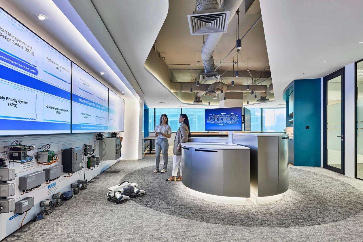 Technology lab with displays and equipment